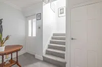 Host & Stay - Meadow Way