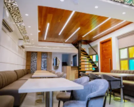 Momo's Guest House