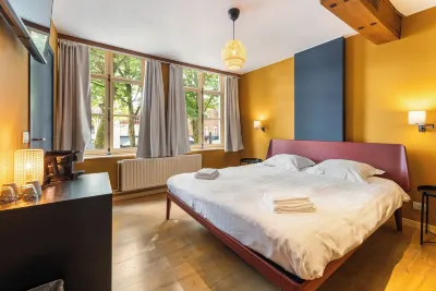 Lake Suites Hoteles cerca de Square and Statue of Simon Stevin