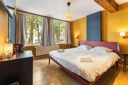 Lake Suites Отели рядом с достопримечательностью «Памятник Симону Стевину»