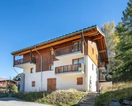 コージー アパートメント イン ザ マウンテンズ イン ヴァルフレジュス モダーヌのホテル