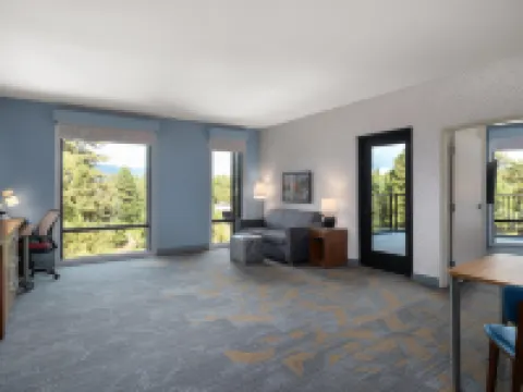 ホーム2 スイーツ バイ ヒルトン フラッグスタッフ フラッグスタッフのホテル