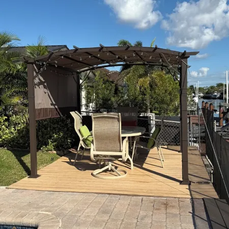Waterfront Home, Large Heated Pool, 5 min. from the beach, family friendly