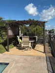 Waterfront Home, Large Heated Pool, 5 min. from the beach, family friendly - Bintang 3