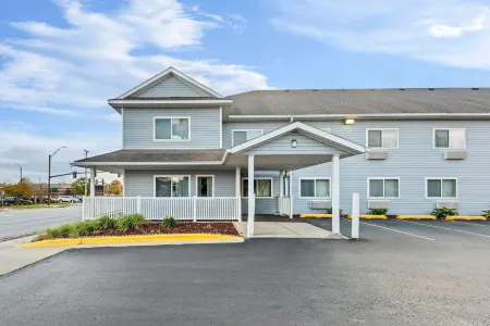 Days Inn by Wyndham Ames