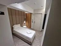 Tirana Room Rentals Hotels near Checkpoint