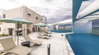 More than Sokcho beach hotel - piscine