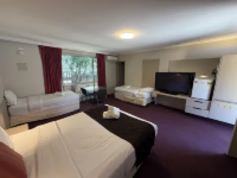 靈伍德湖旅館 靈伍德酒店