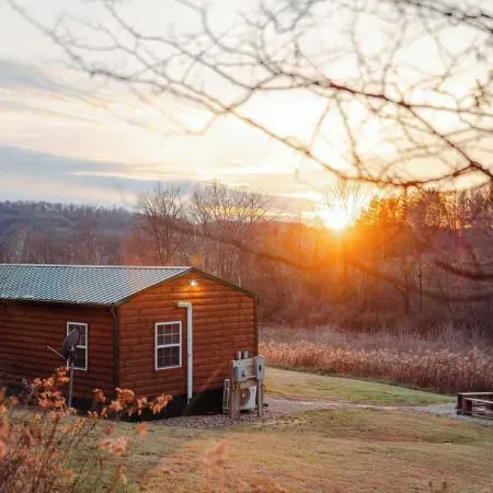 Cedar Wrapped Cozy Villa Cabin - 4 Miles From Trails