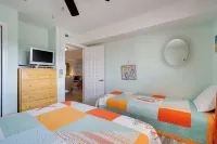 Oceanfront Carolina Beach Condo w/ Pool & Views! - Wifi