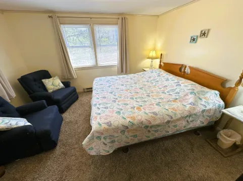 Convenient Beach Access and Sundecks - Inviting Coastal Haven