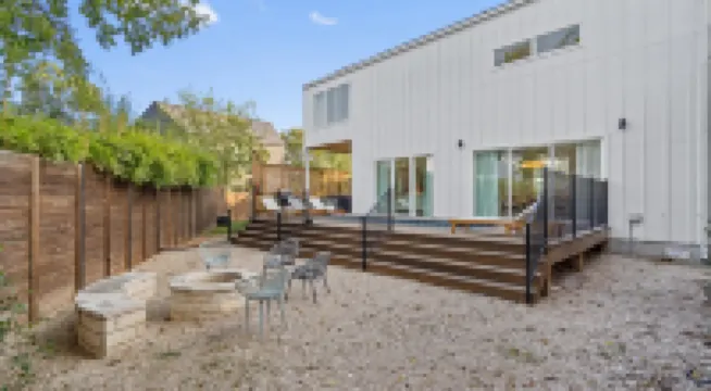 Private Pool and Hot Tub Oasis - Stunning Low-Allergen Retreat