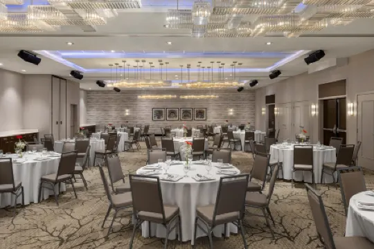 Hampton Inn & Suites by Hilton Montreal-Dorval