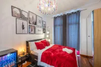 Euro Edens Cosy Historic Home in Brussels Jacuzzi, Garden, Central Location