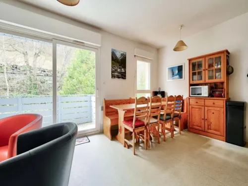 Apartment in Pyrenees near Ski Bus Stop