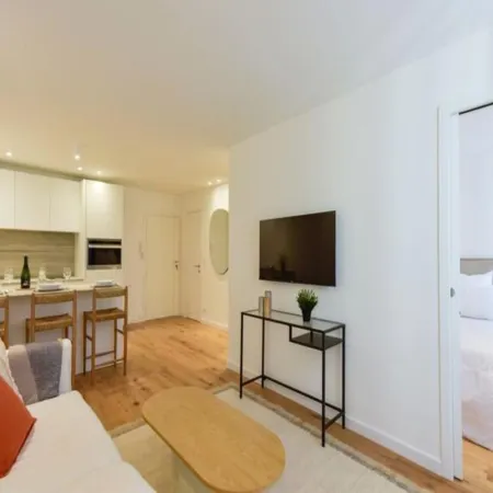 Luxury 2-room apartment 100m from the Palace