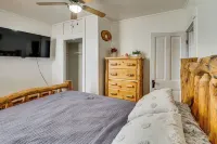 Walk to Royal Gorge Railroad! Colorado Base Camp - Pet Friendly