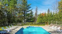 Mins to Hunter Mountain Sleeps 36 Pool, Spa, Games & Bar Cozy Peaks Lodge by Avantstay - 民宿