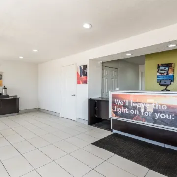 Motel 6 Fort Worth, TX - North Отели рядом с достопримечательностью «Бар Billy Bob's Texas»