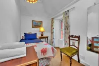 Historical Cottage Near Preston Mill, No Deposit - 3-Star