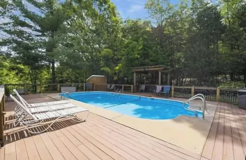 Gold Suites Rentals - Pools