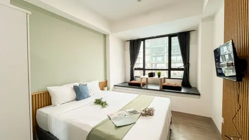 Ivory Studio at Collins Boulevard Apartment By Travelio