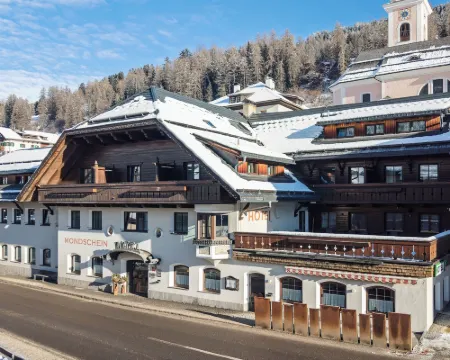Hotel Mondschein Hotels in Sesto