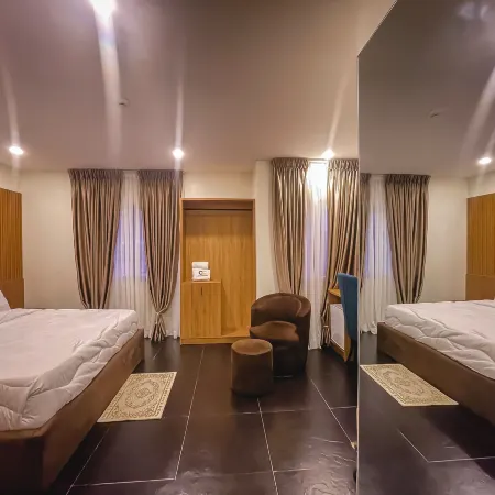 C & C Luxury Suites