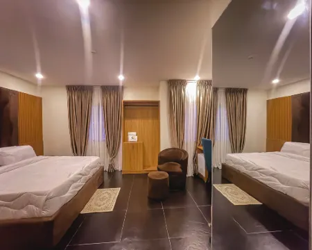 C & C Luxury Suites Hotéis em Ojodu