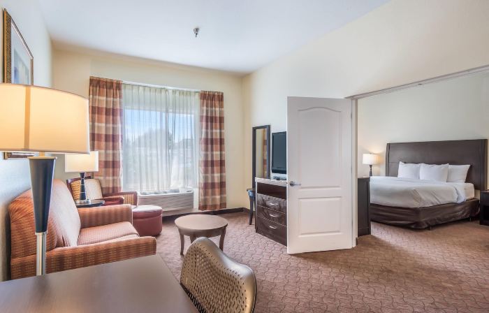 Clarion Inn & Suites Central Clearwater Beach
