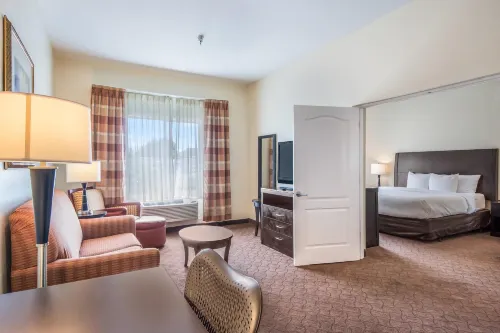 Clarion Inn & Suites Central Clearwater Beach