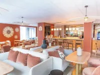 Bhoma Bourges - Hôtel & Restaurant โรงแรมในบูร์ช