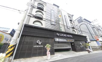 Lucas Hotel