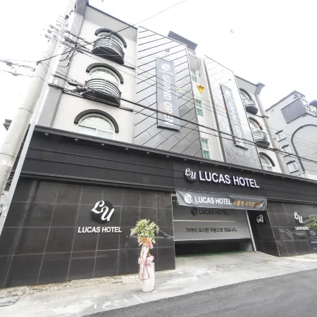 Lucas Hotel