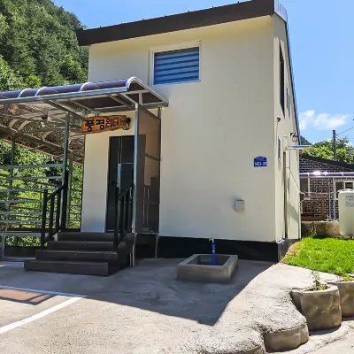 Gangneung Punggyeongsimteo Pension Отели рядом с достопримечательностью «Музей кофе»