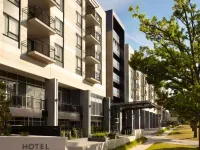 Hotel Realm Hotels near Commonwealth Park