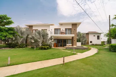 Modern Villa for 7 With Direct Pool Acces Hotels in 