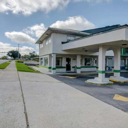 OYO Hotel Douglas GA US-441