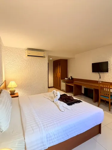 รูปภาพของCozy Suite on second floor with Pool View