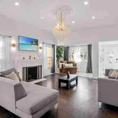 Beverly Hills Main House • 3BR • Hot Tub Others