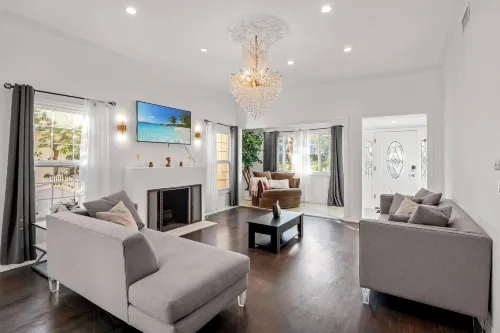 Beverly Hills Home • Guest House & Hot Tub - 4-Star