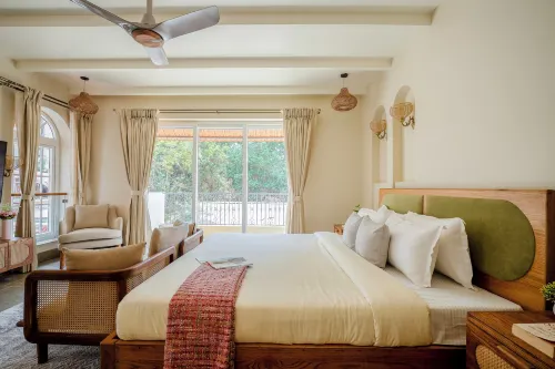 Staymaster White Castle-3BHK | Pvt Pool | Vagator - مسبح خاص