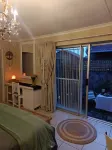 Private cottage, sleeps 2, perfect for work & play โรงแรมใน