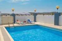 Coral Hotel - Pools