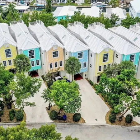Vacay Vibes at Mariners Club • Oceanfront Resort • Pools, Marina, Pickleball