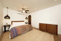 Steps from the Beach ! Stunning Villa w/ Concierge, Doorman.