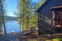 Private Dock & Beach! Lakefront, Fire-pit, Boats - Wifi