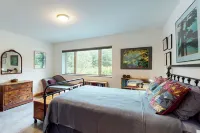 Secluded 2 BR Cottage w/ Private W/d, Wifi & Patio - Wifi