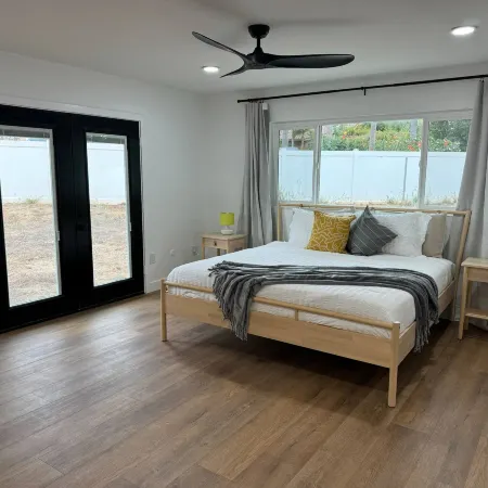 Bella Vista: 5-bed home w pool