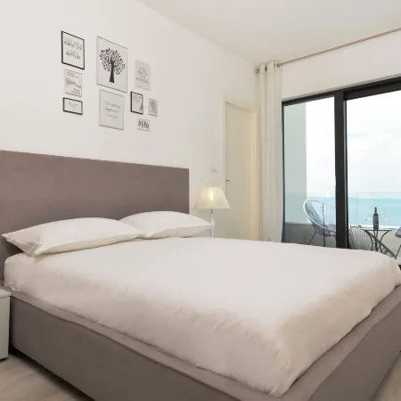 Villa Nina Makarska with Heated Infinity Pool of 33 m2 and Stunning Sea Views